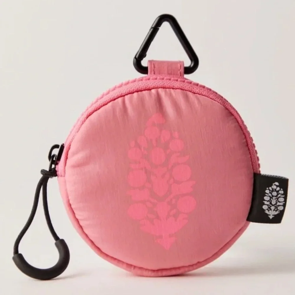 FP Movement Only Essentials Pouch Pink Hibiscus NWT Free People Pouch - Picture 1 of 4